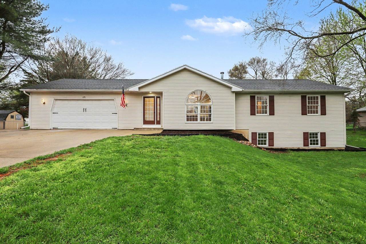 676 10th Street - Photo 1