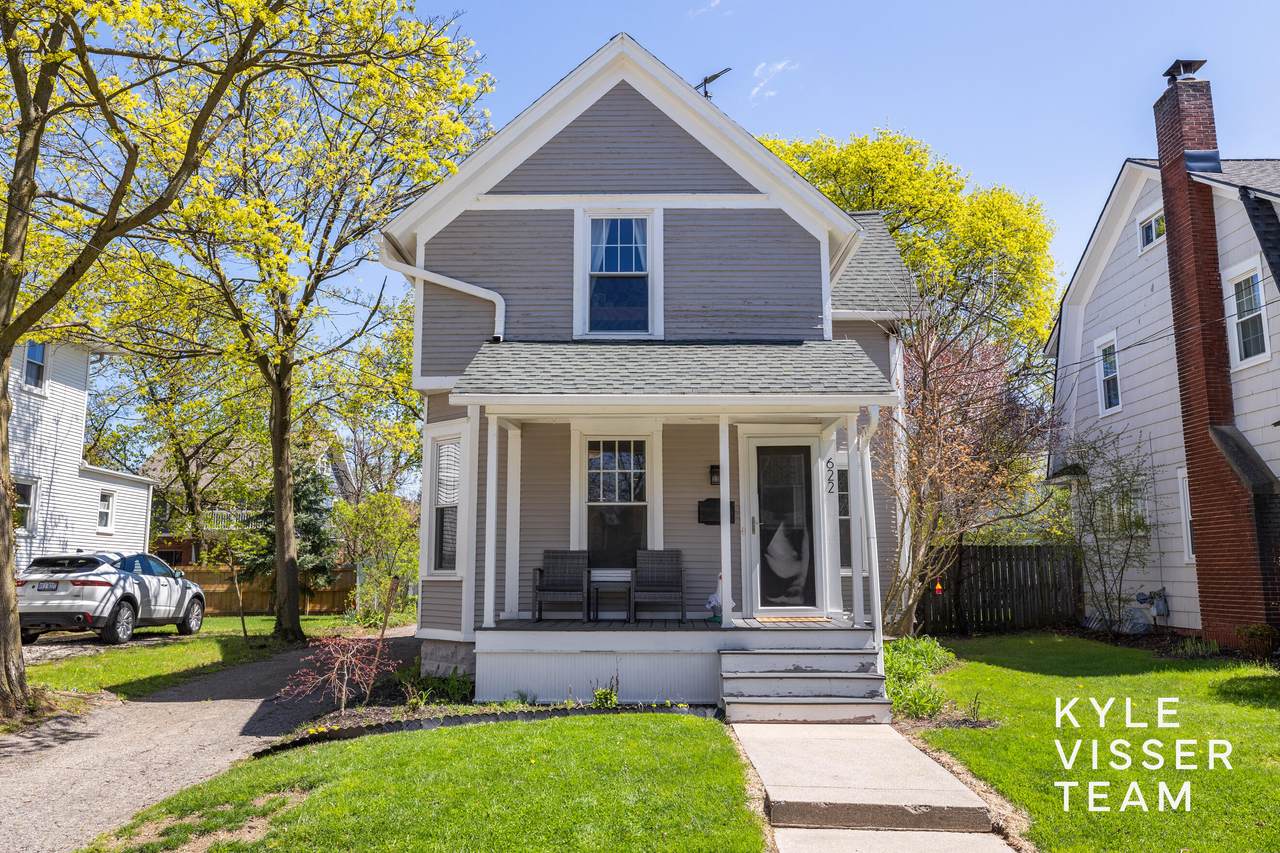 622 Gladstone Drive - Photo 1