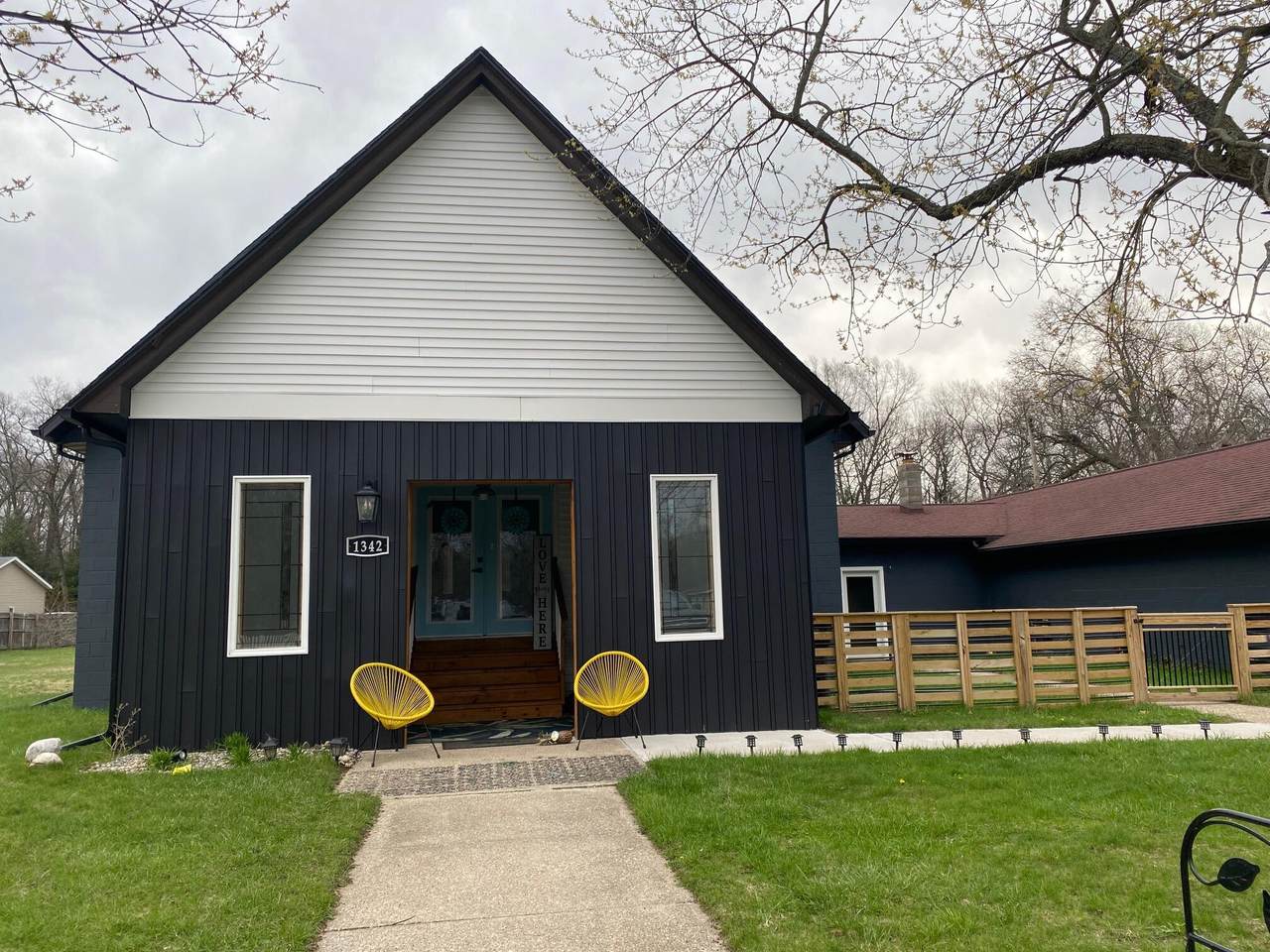 1342 Parkway Street - Photo 1