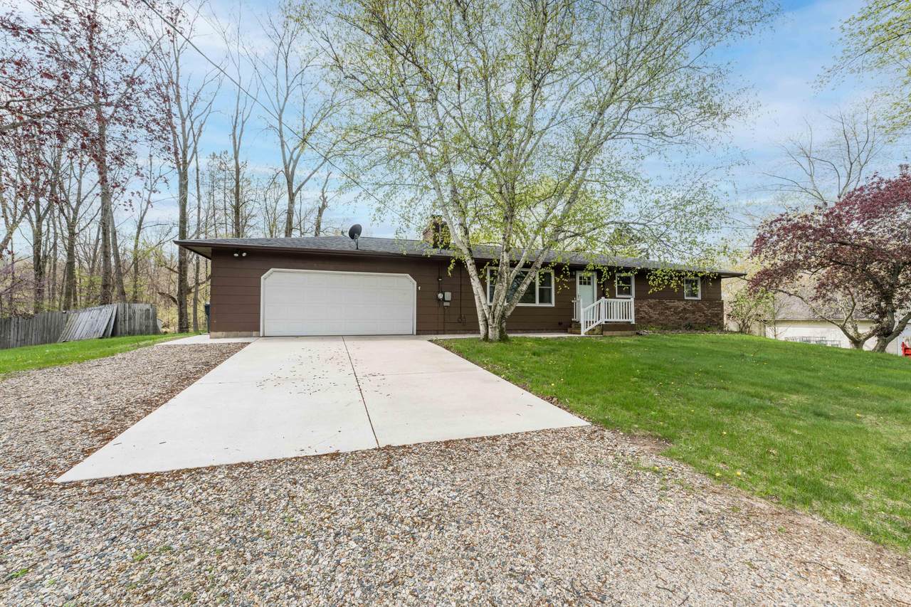 22977 Grandeur Avenue - Photo 1
