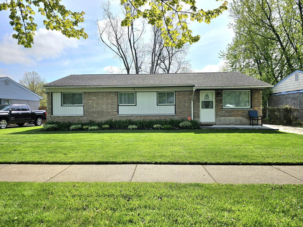 15541 Wellington Street - Photo 1