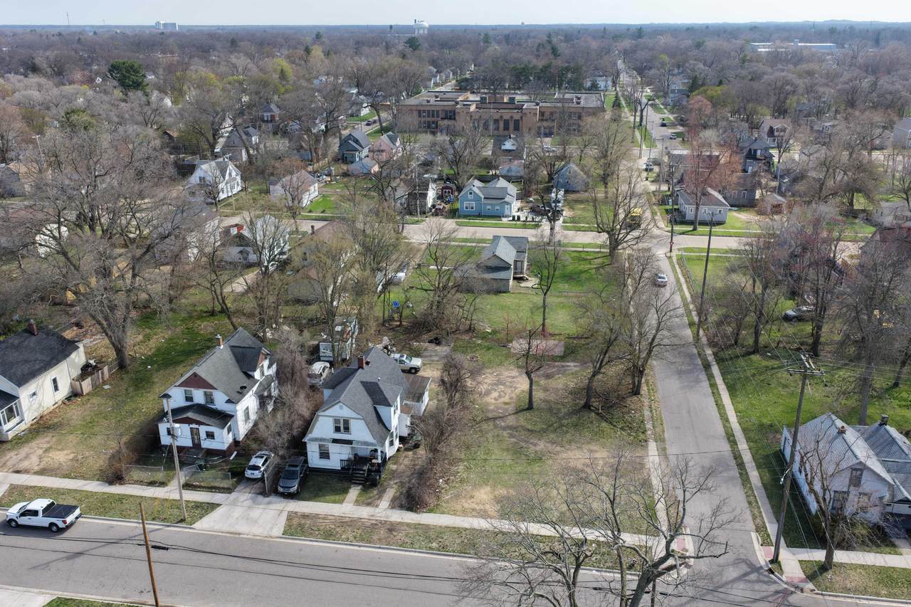 555 Amity Avenue - Photo 1