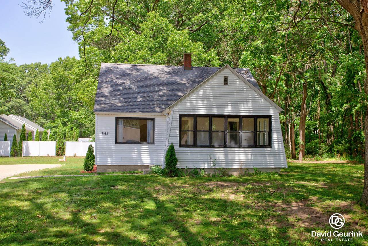 17 Division Avenue - Photo 1