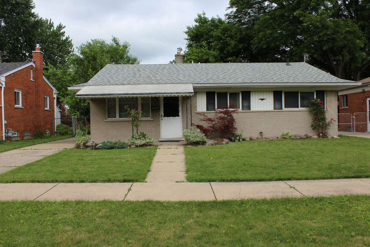 11717 Tecumseh Avenue - Photo 1