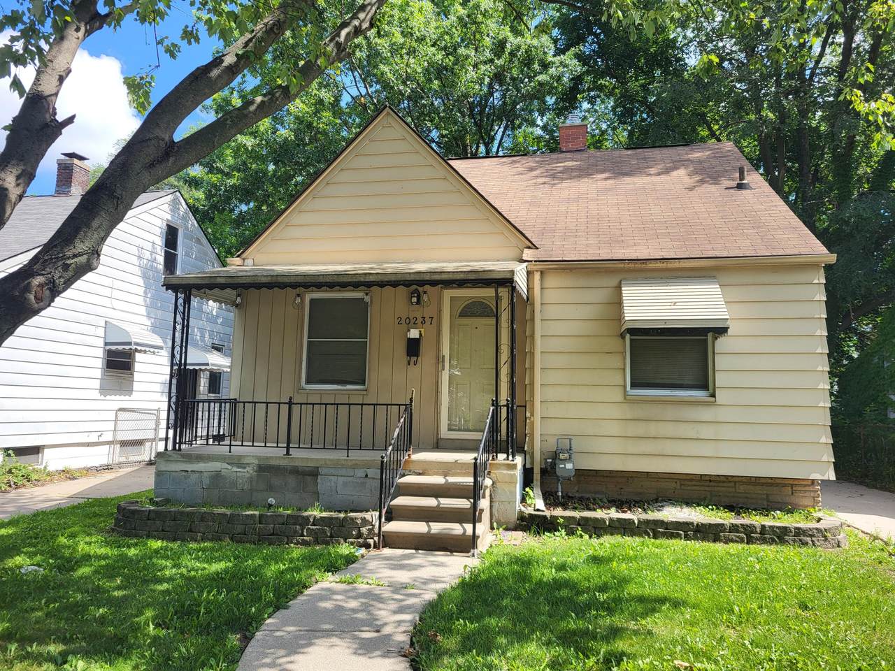 20237 Kingsville Street - Photo 1