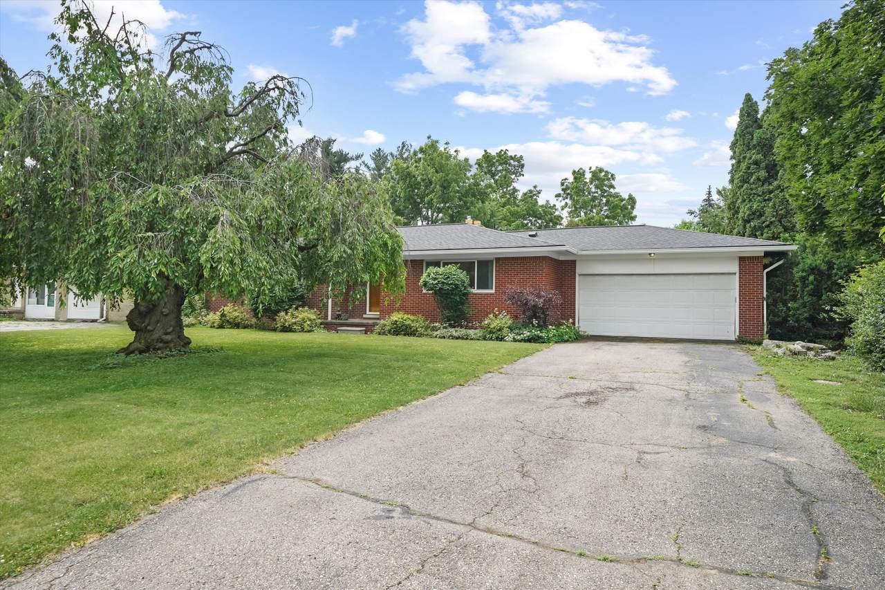 45145 Jeanette Avenue - Photo 1