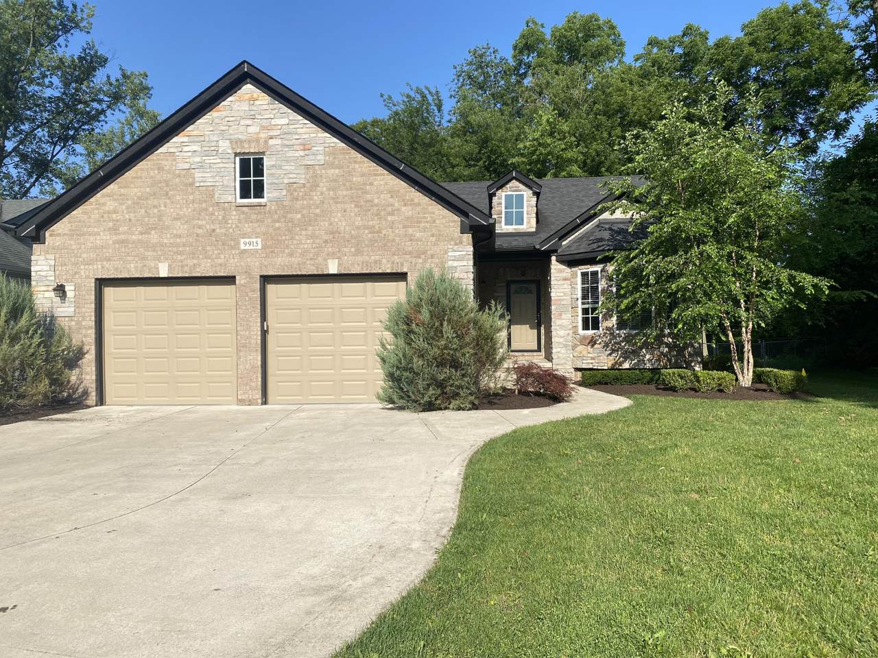 9915 Wayne Road - Photo 1