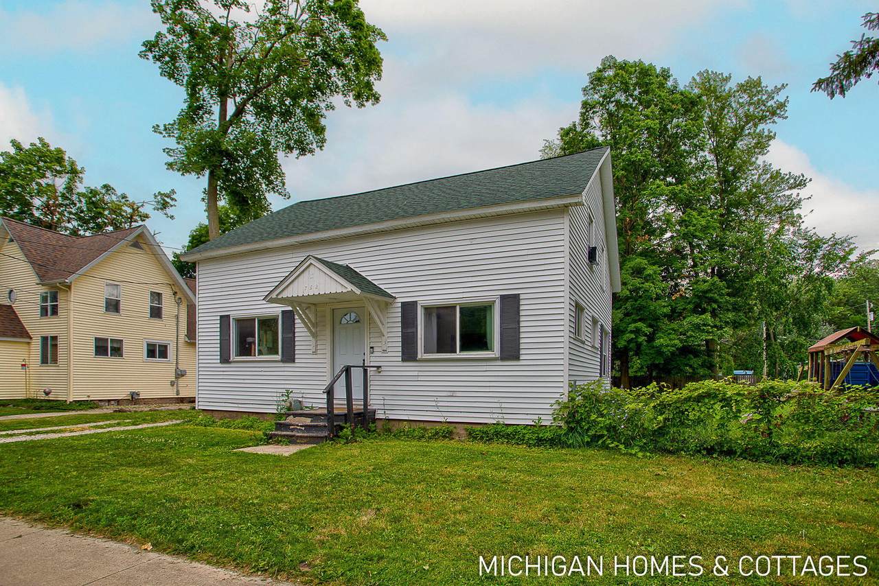 752 Jordan Lake Avenue - Photo 1