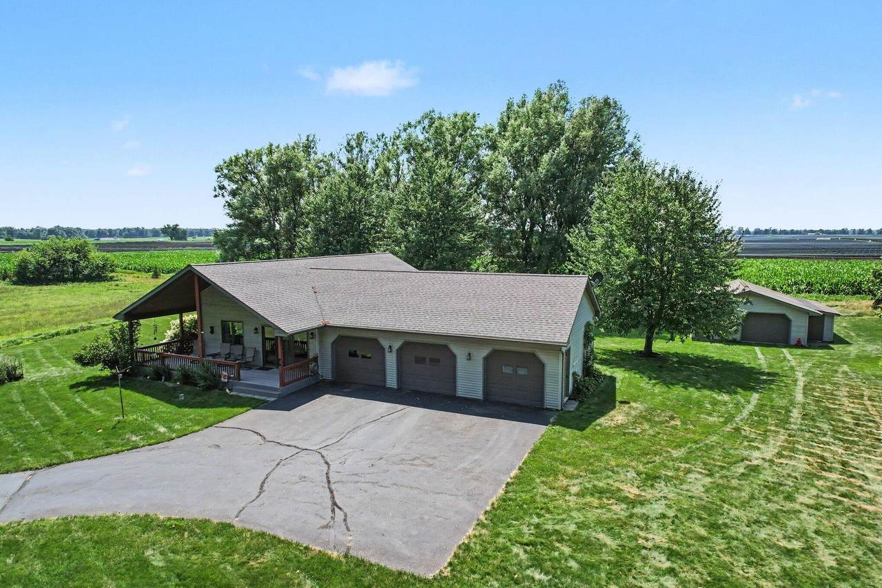 15745 15 Mile Road - Photo 1