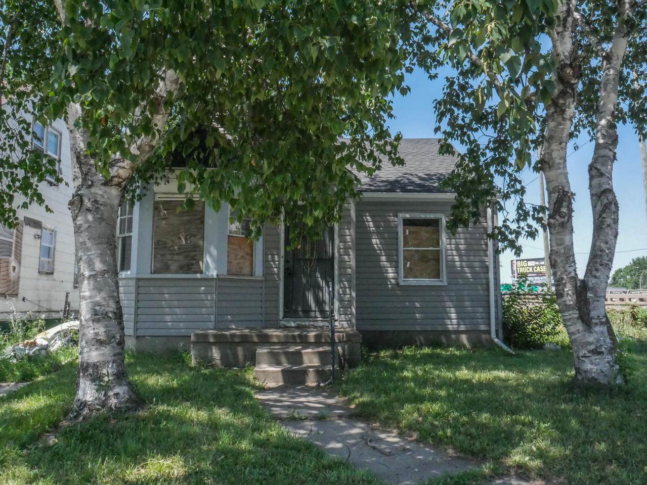 20525 Russell - Photo 1