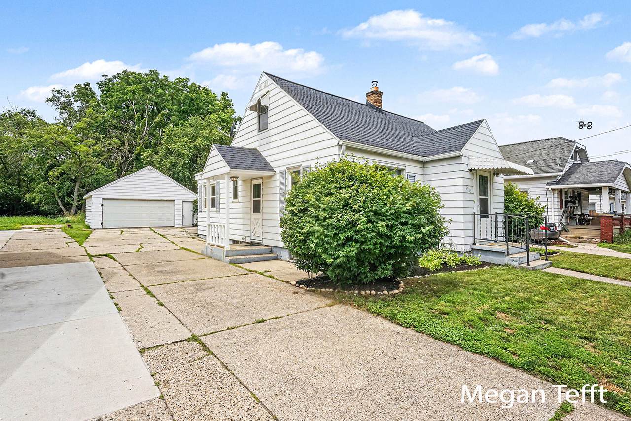 1955 Blandford Avenue - Photo 1