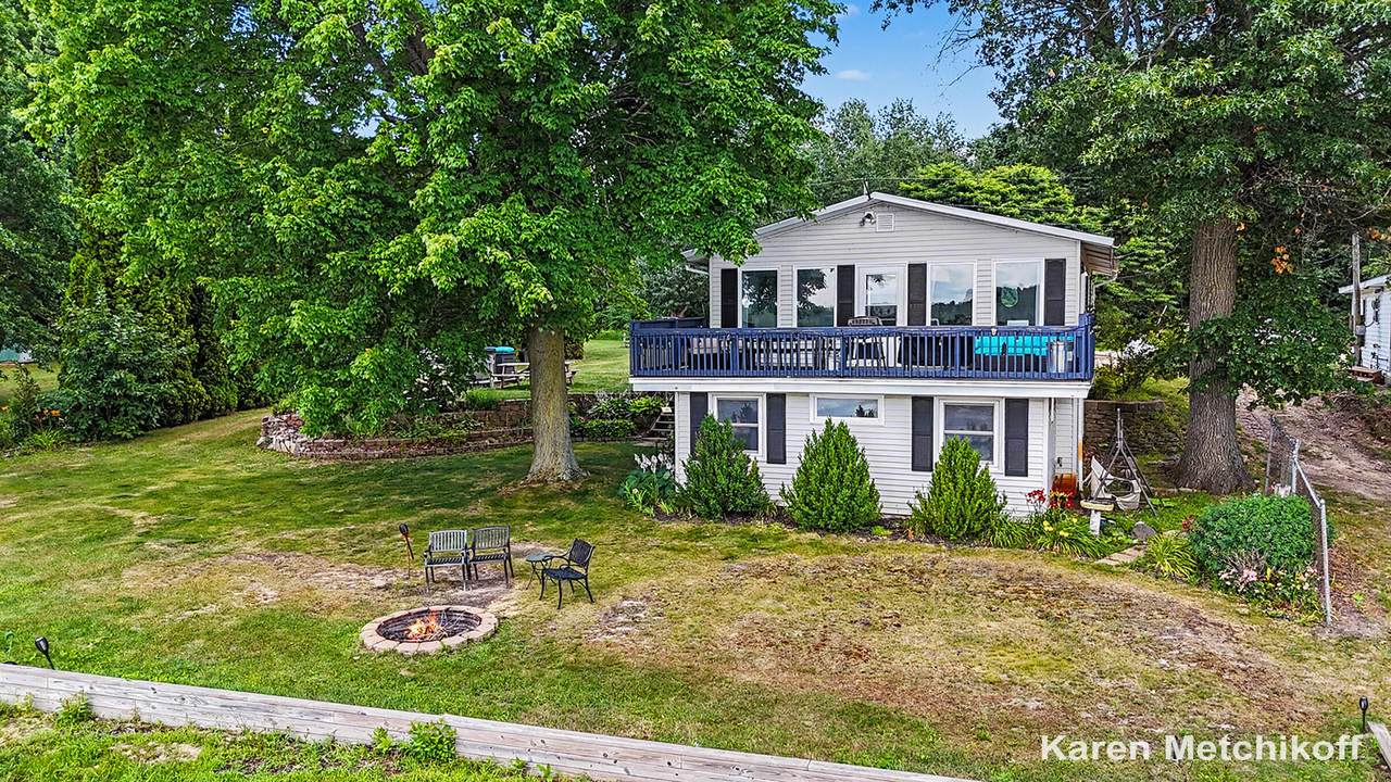 4991 Lakeview Drive - Photo 1