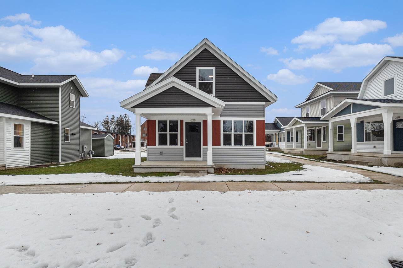 2053 Linden Avenue - Photo 1