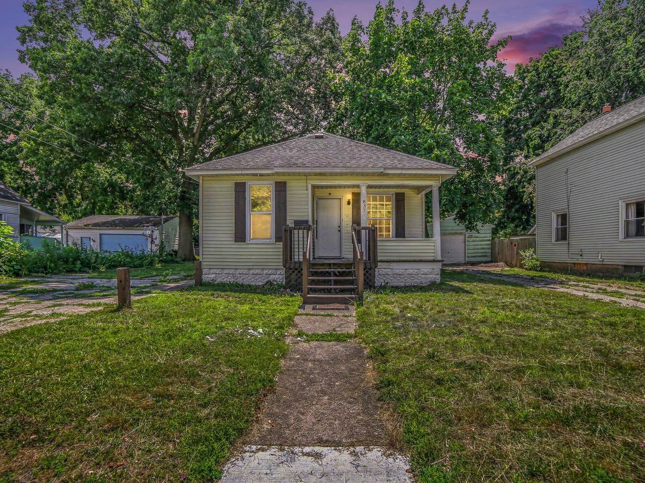 837 Southern Avenue - Photo 1