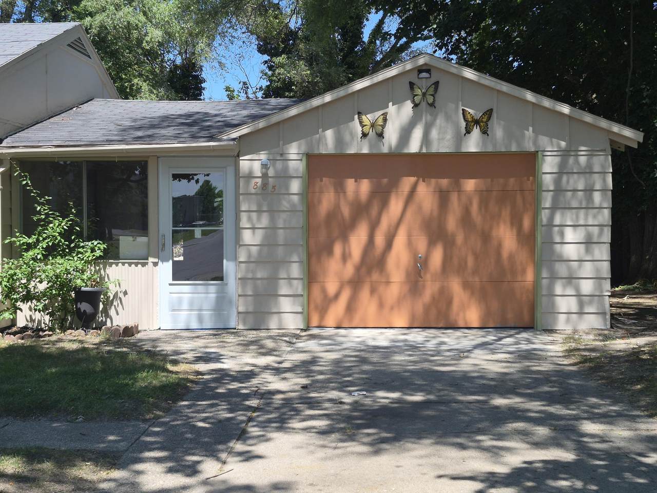 885 Barnum Street - Photo 1