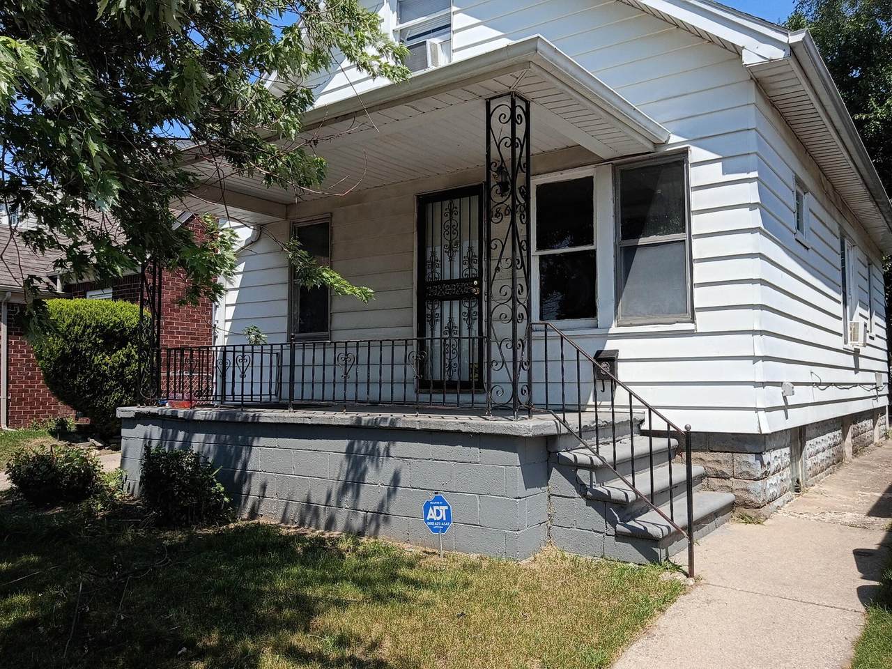 18620 Charest Street - Photo 1