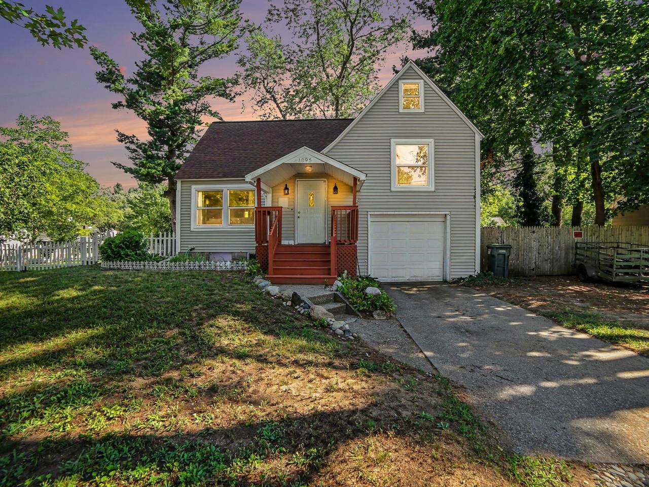 1095 Roosevelt Court - Photo 1