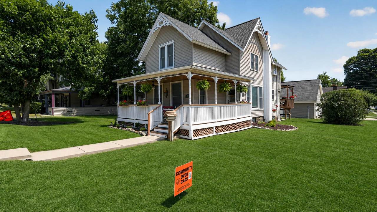 504 Center Street - Photo 1
