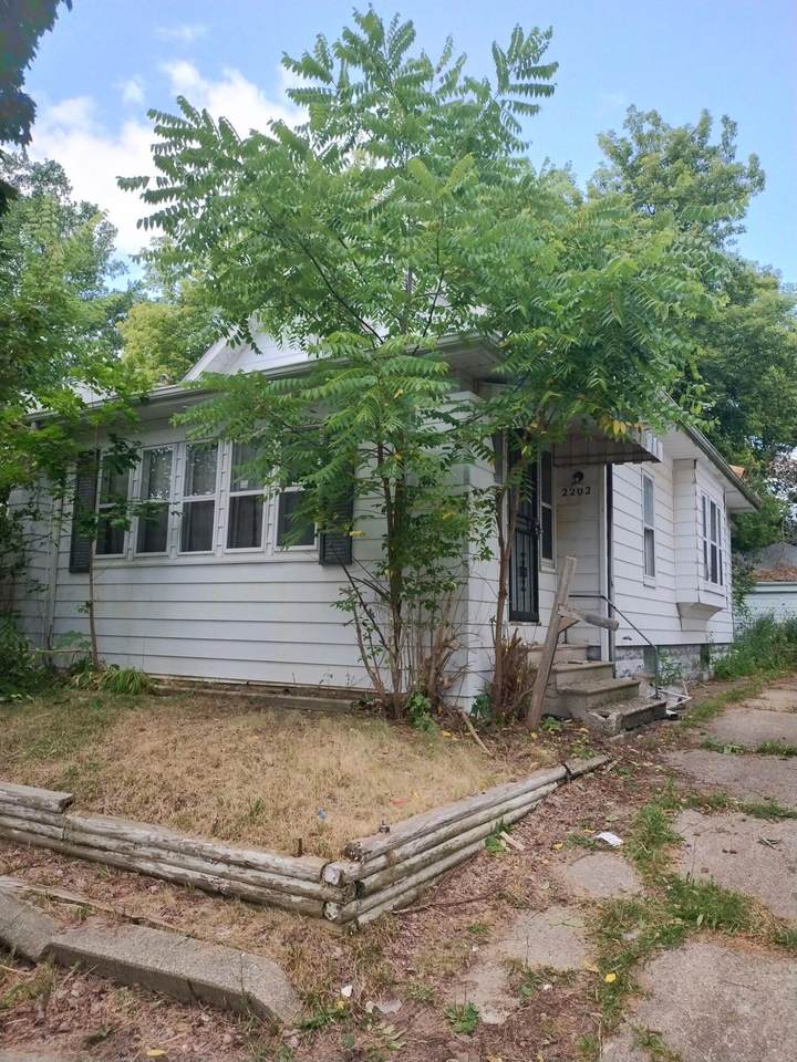 2202 Swayze Street - Photo 1