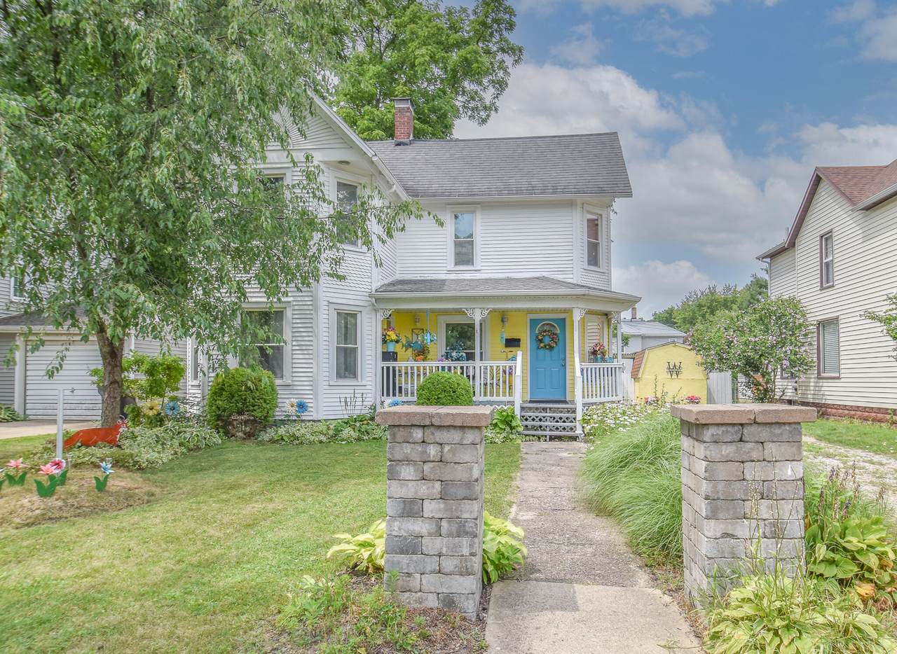 118 Budlong Street - Photo 1