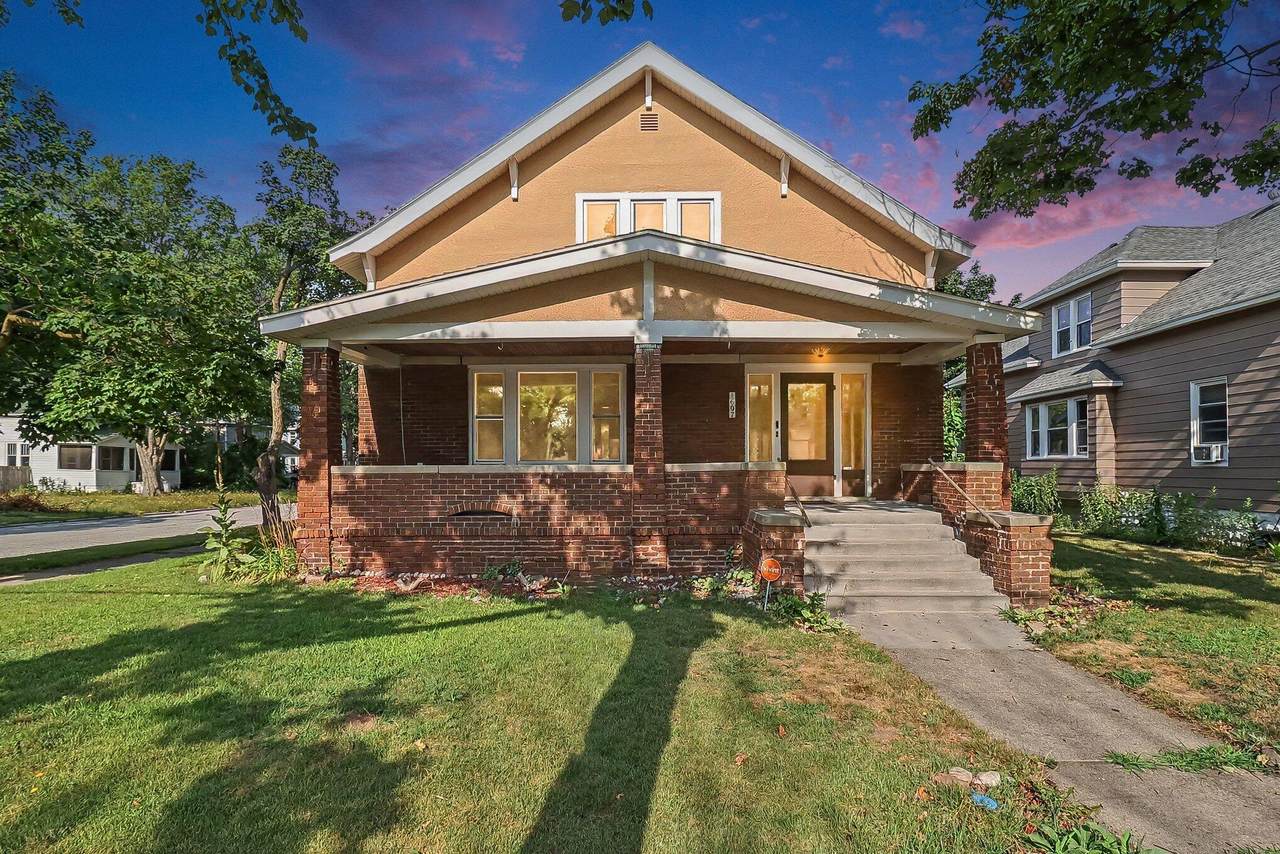 1607 6th Street - Photo 1