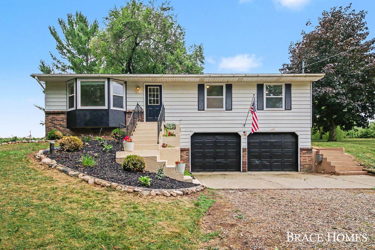 2880 15 Mile Road - Photo 1