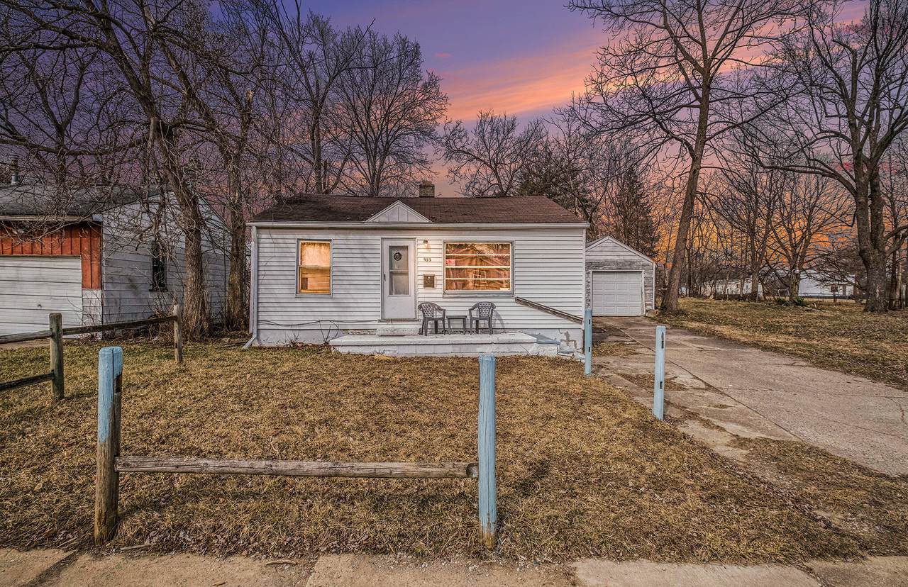 933 Foss Avenue - Photo 1
