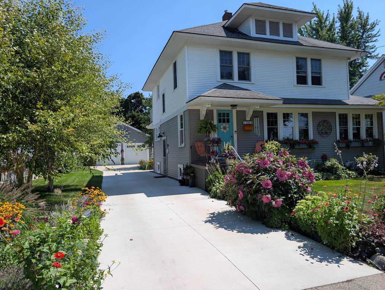 1303 Lakeshore Drive - Photo 1
