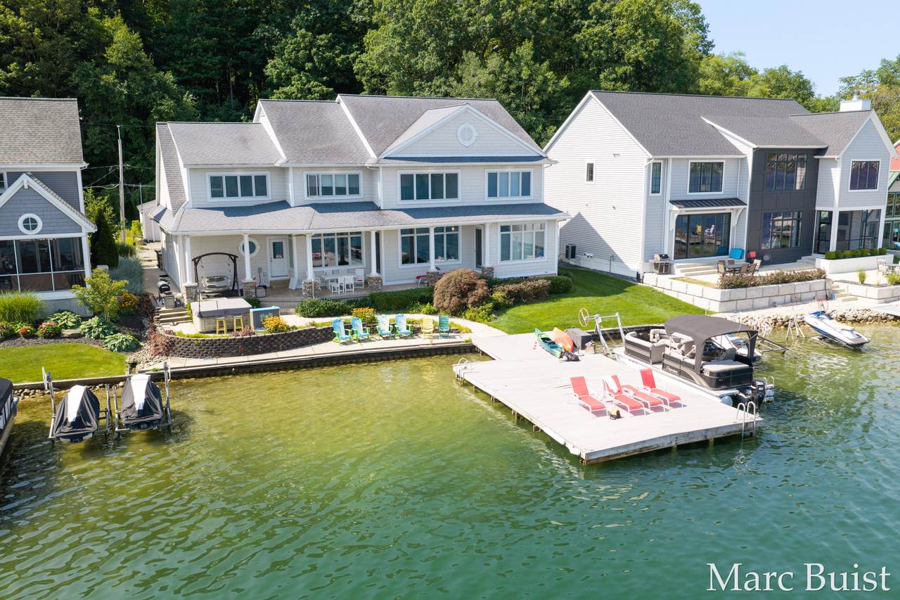 421 Lake Drive - Photo 1