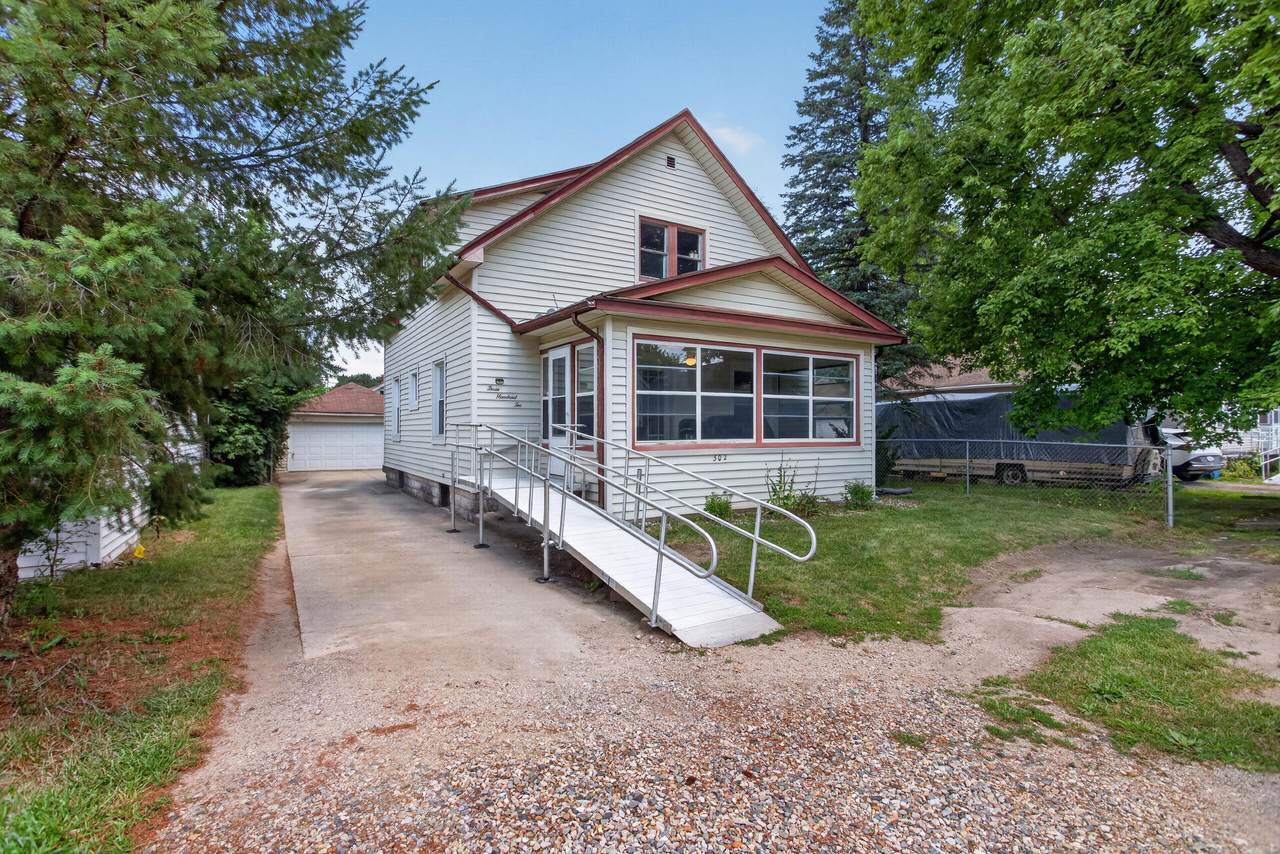 302 Cass Avenue - Photo 1