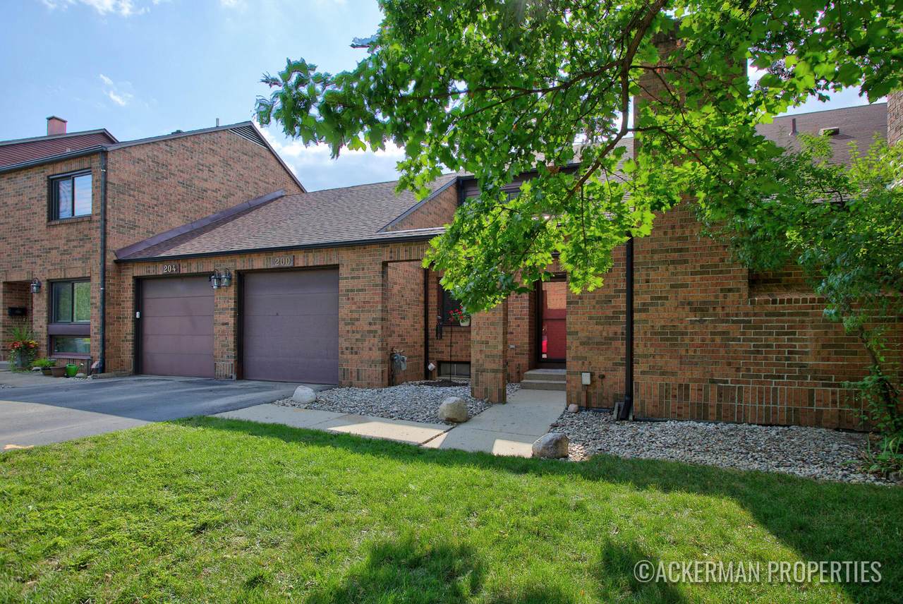200 Heritage Commons Street - Photo 1