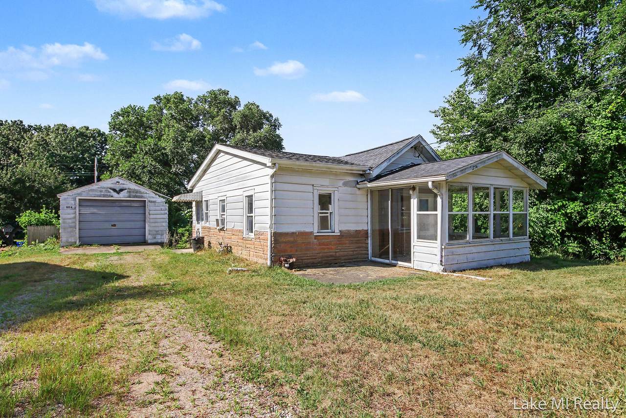 1274 Golden Avenue - Photo 1