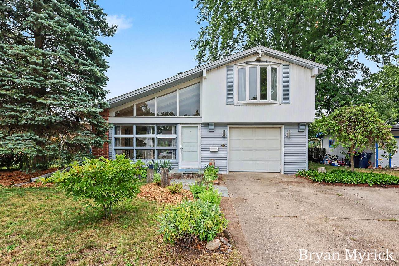 202 25th Street - Photo 1