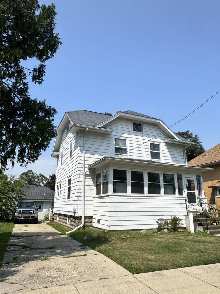910 3rd Street - Photo 1