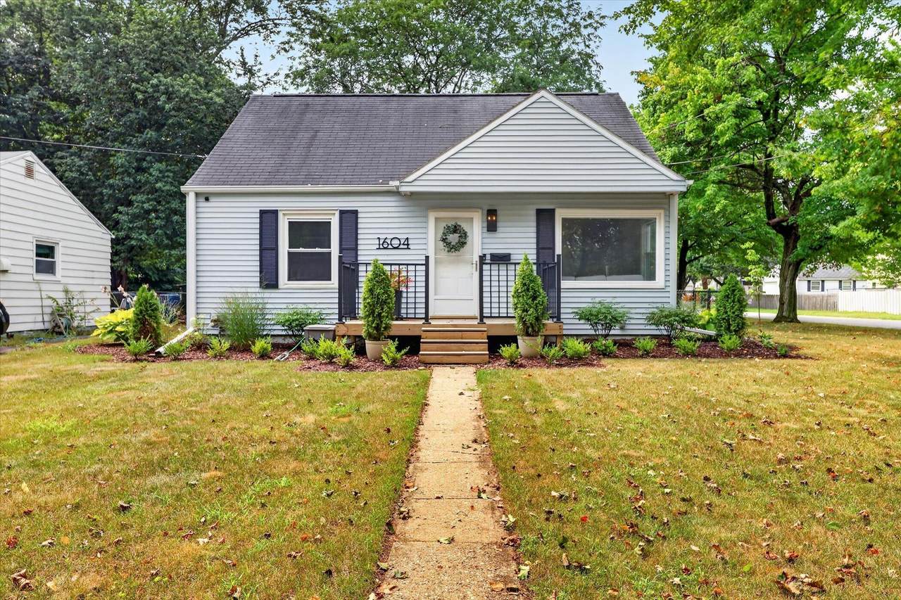 1604 Roseland Avenue - Photo 1