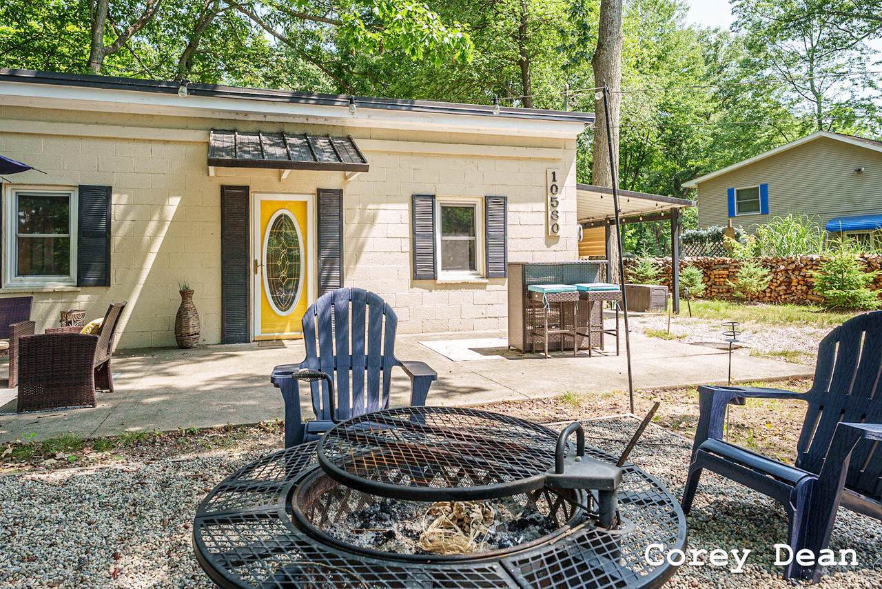 10580 Round Lake Drive - Photo 1