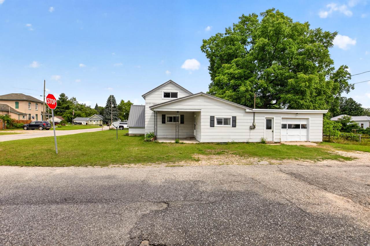 314 Decalb Street - Photo 1