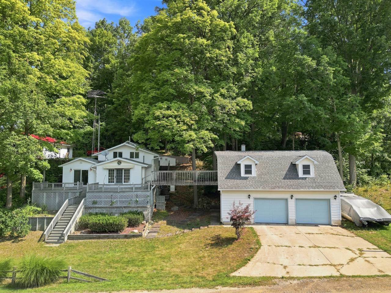 18934 Hillview Boulevard - Photo 1