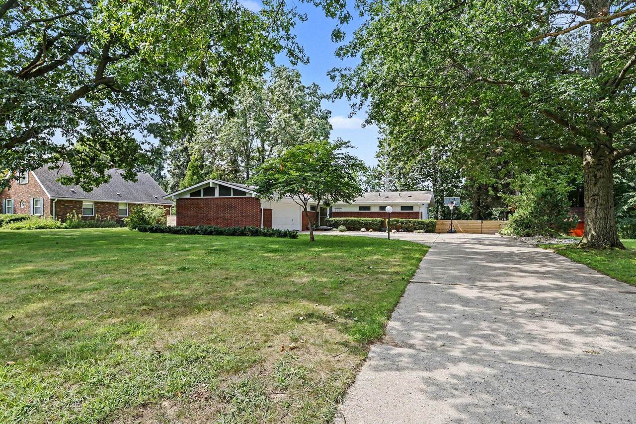 3206 Valley View Drive - Photo 1