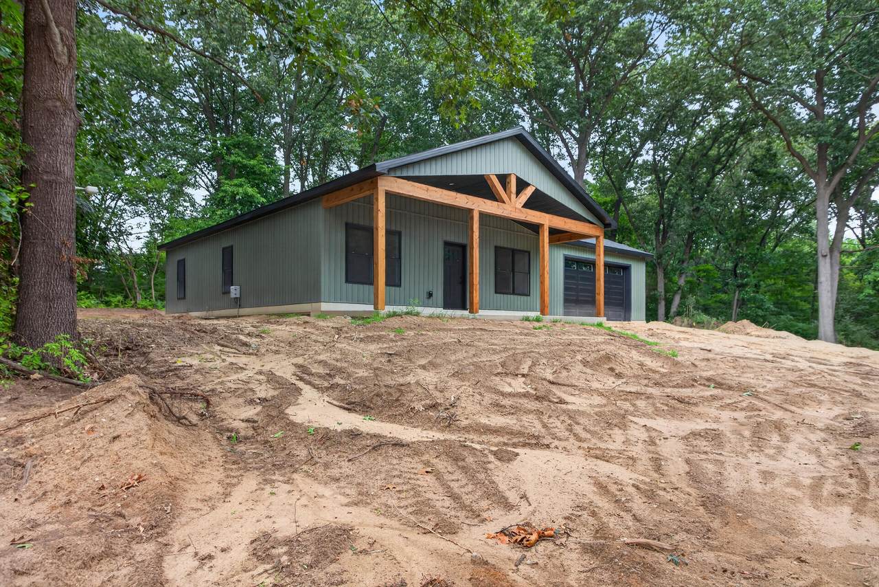 9620 Rexford Road - Photo 1