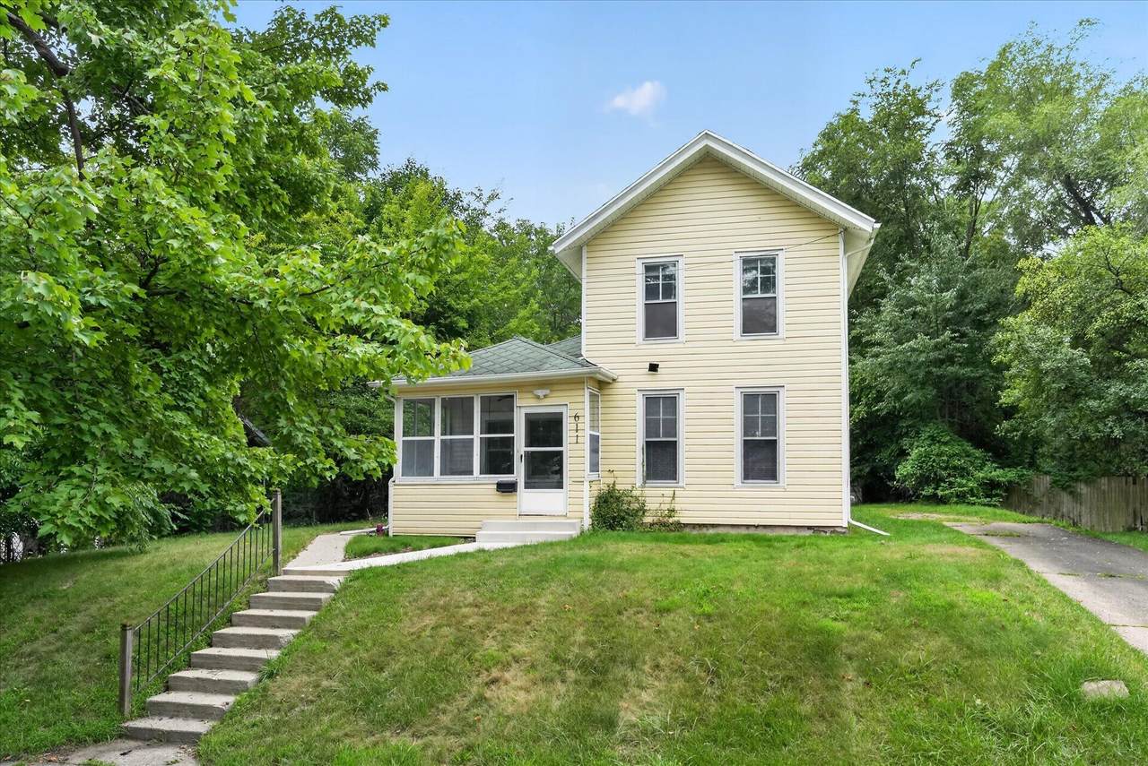 611 Oakhill Avenue - Photo 1