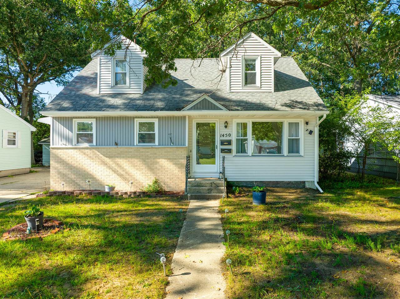 1450 Wesley Avenue - Photo 1