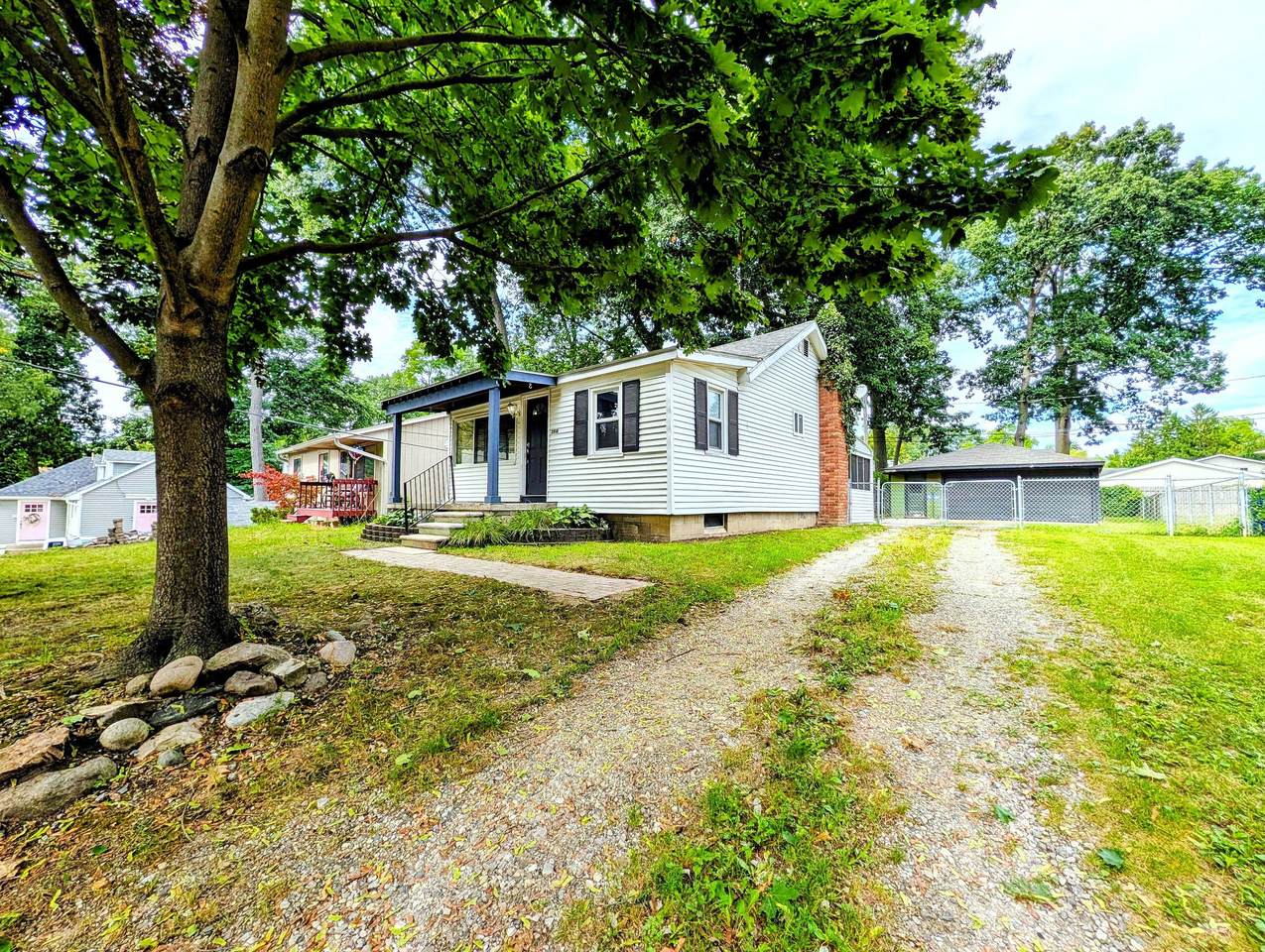 3918 Mapleleaf Road - Photo 1
