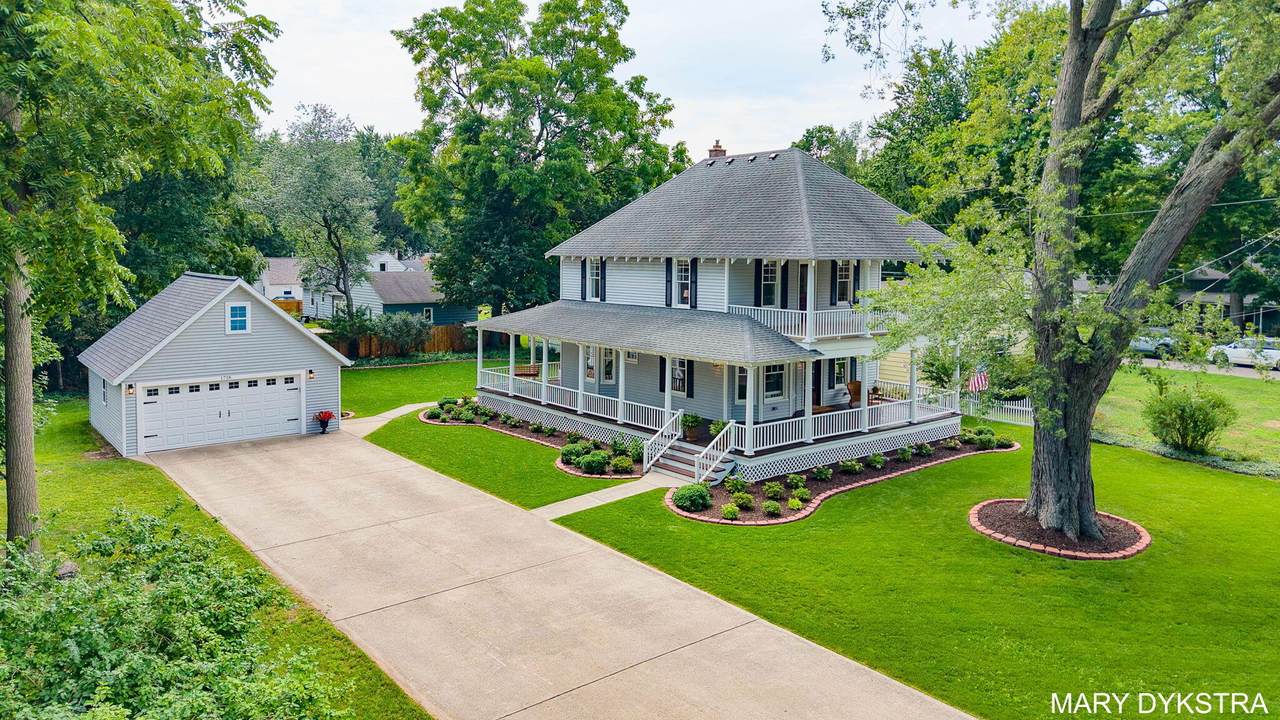 1718 Summit Street - Photo 1