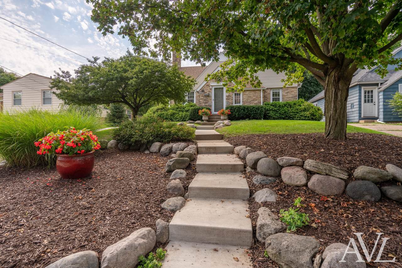 315 Bristol Avenue - Photo 1