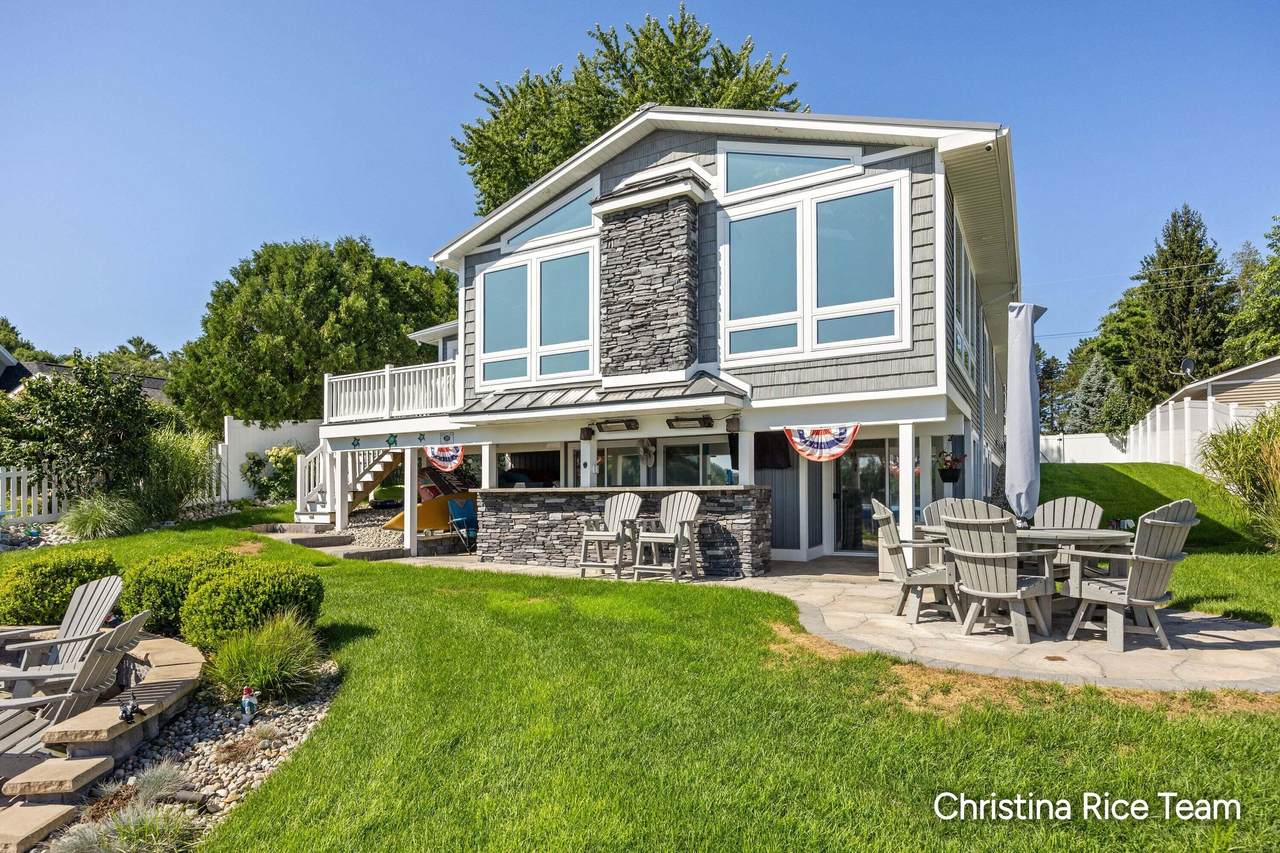 1644 Lakeview Drive - Photo 1