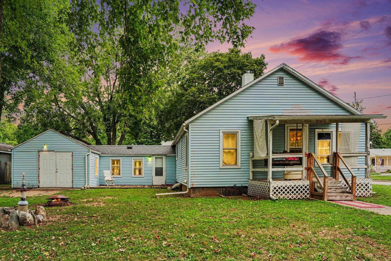 300 Lincoln Street - Photo 1