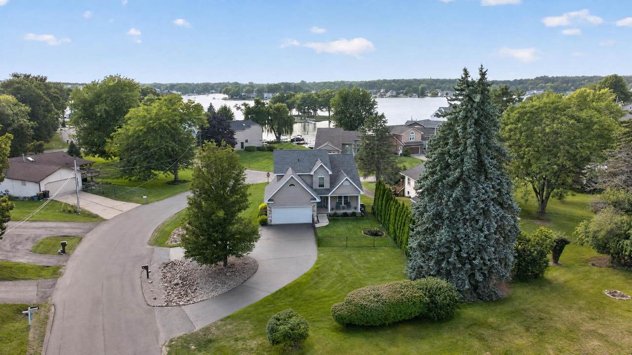 165 Hawthorne Drive - Photo 1