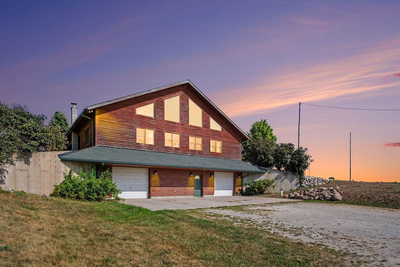332 Warner Avenue - Photo 1