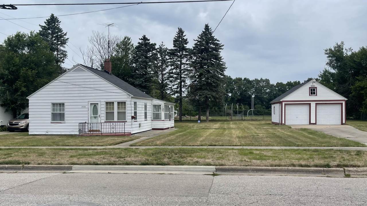 1024 Amity Avenue - Photo 1
